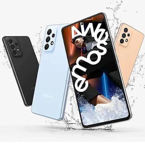 Samsung Galaxy en noir, bleu, rose, résistants à l'eau, design moderne et élégant, parfait pour la performance et le style.